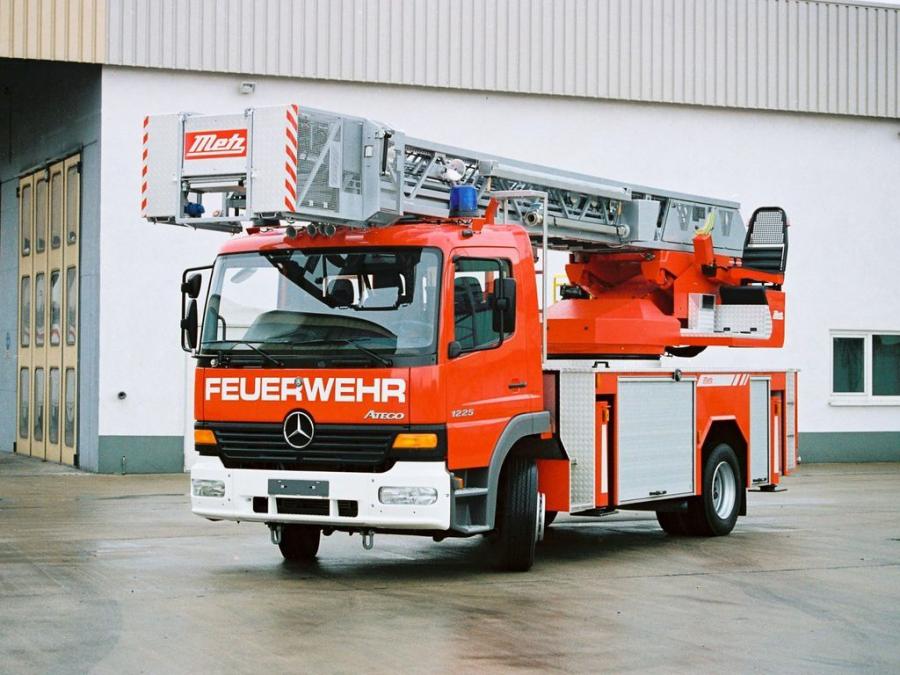  Mercedes-Benz Atego 1225 Feuerwehr by Metz 2005 года  (фото 1 из 1)